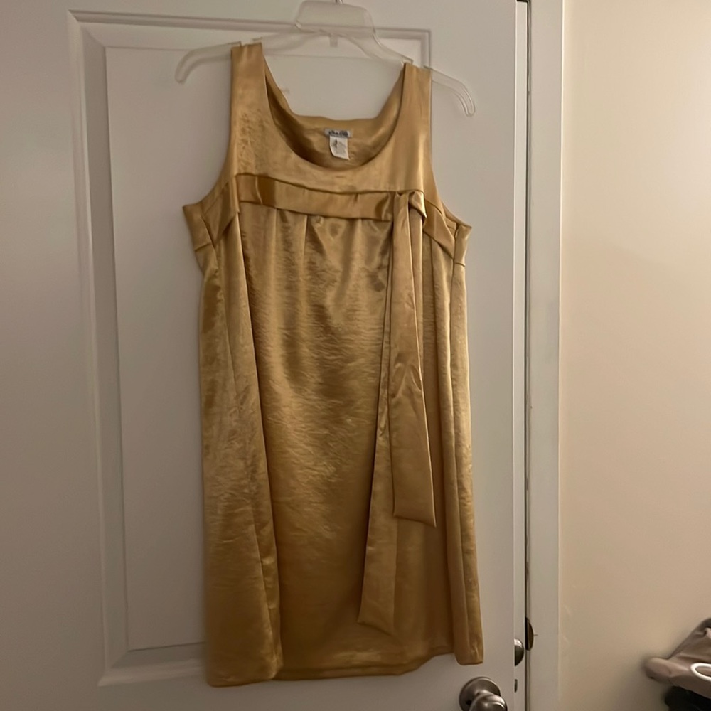 Gold colored sleeveless dress-like new condition